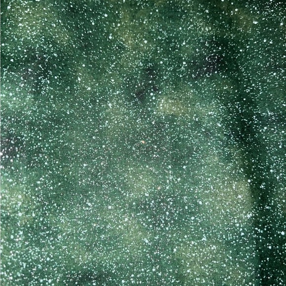 Joanne Fabric Green with Glitter Appearance 86” x 42” Crafts Sewing - Picture 4 of 6